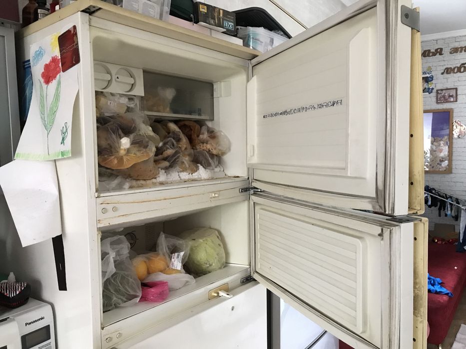 Холодильник большой 3 камеры