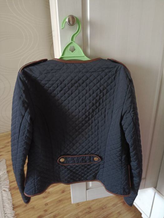 Продам куртку на весну- лето