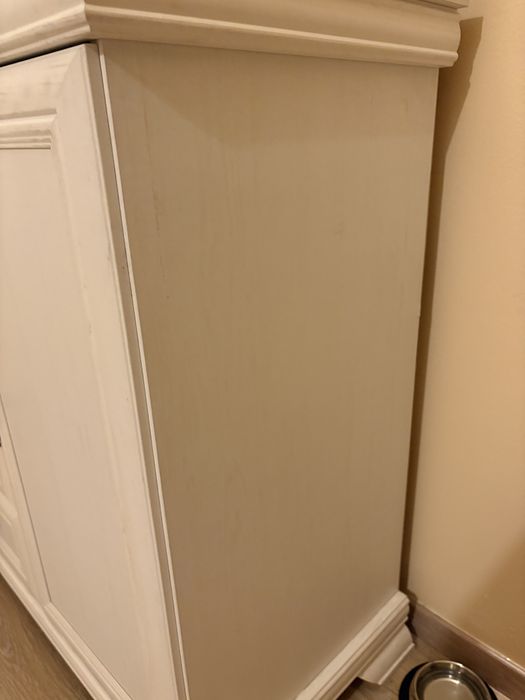 Comoda living VM3, 2 usi, 4 sertare, Alb Antichizat, 128 x 46 x 97 cm