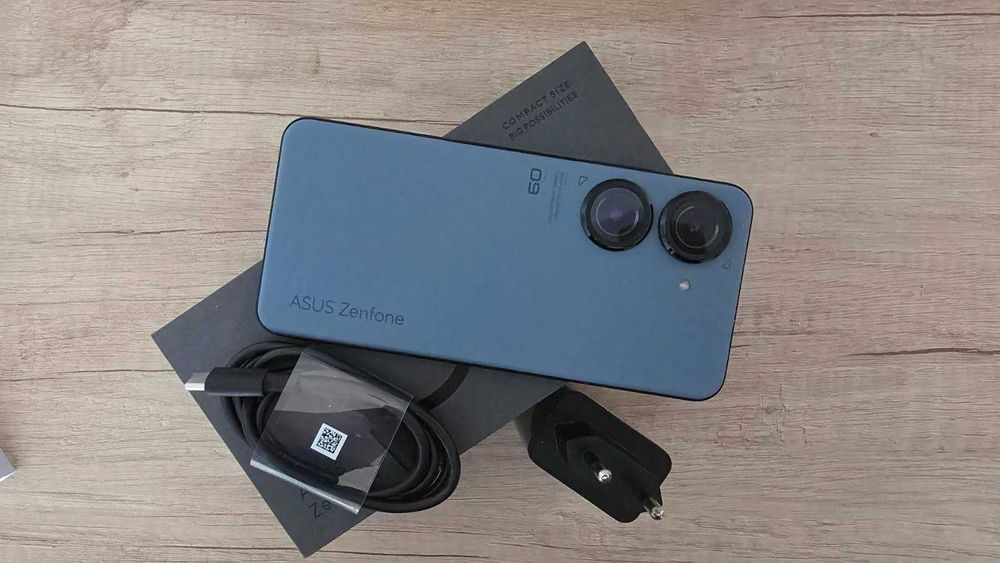 Телефон ASUS Zenfone 9