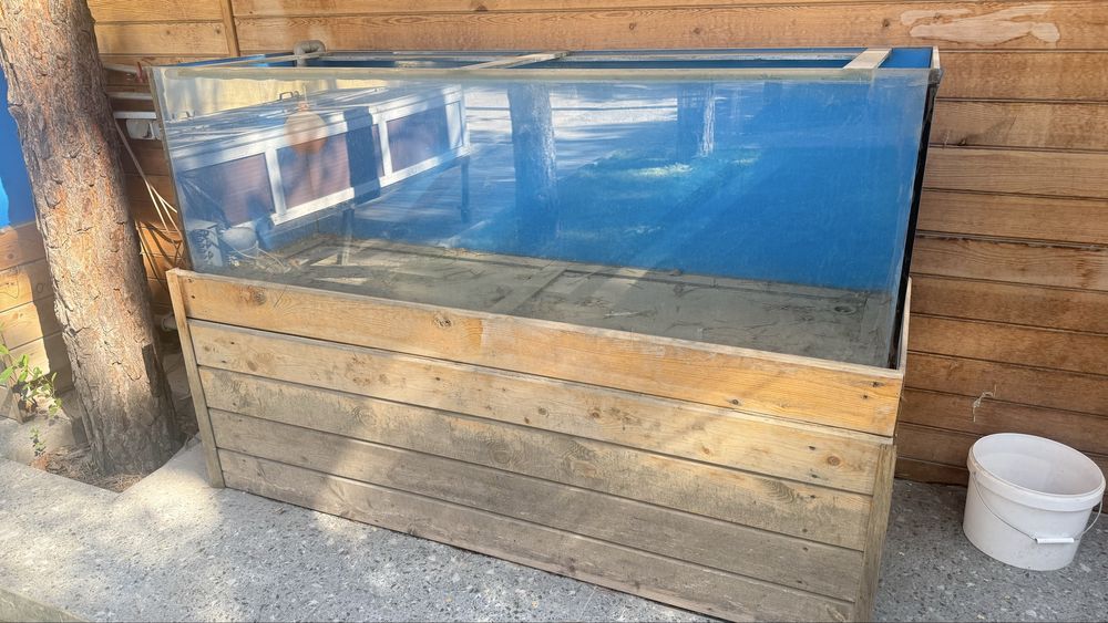 Продаётся большой аквариум (580 литров)