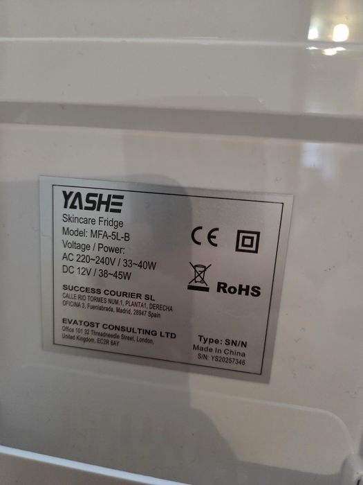Мини хладилник YASHE Mini Fridge 4 литра 220V-12V DC Бял