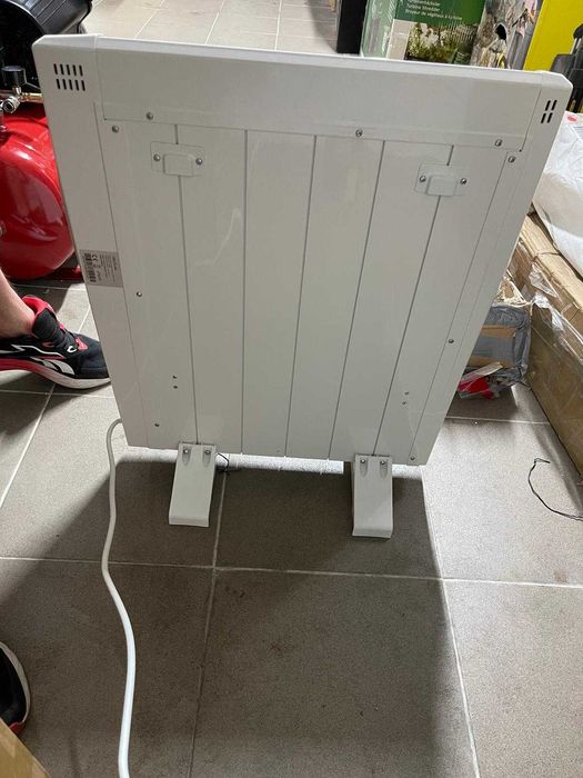 Calorifer electric Cecotec Ready Warm 1200, 900 W, montare pe perete sau pe podea, temporizator, afișaj LCD, control prin WiFi