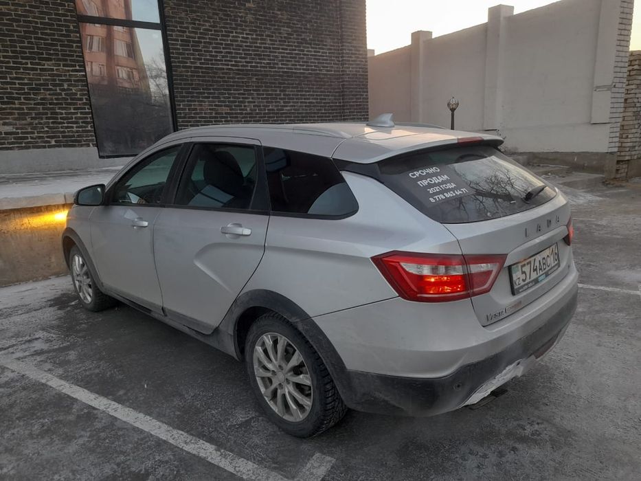 Автомобиль лада веста кросс