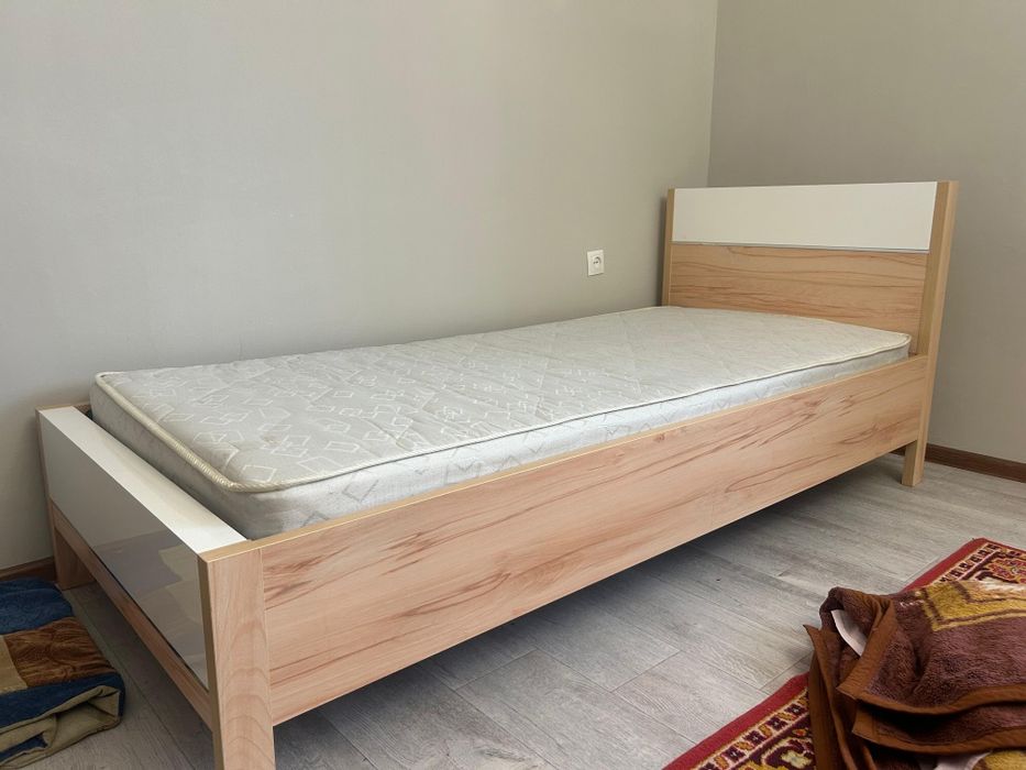 Продаю кровать, дерево