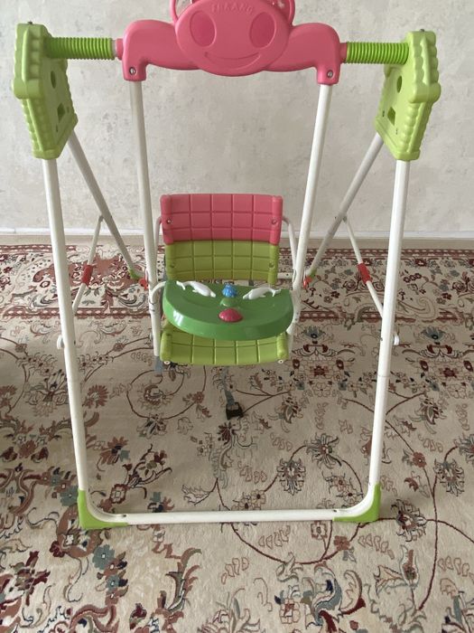 Продам качелю детскую