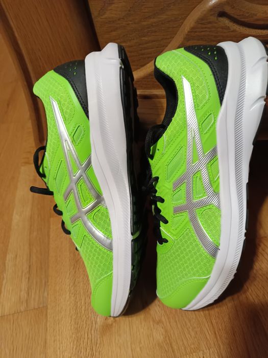 ASICS Jolt 3      .