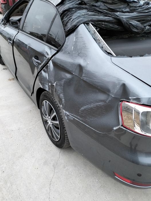 Bara fata vw Jetta 2012 . 1.6 tdi cayc. Manuala