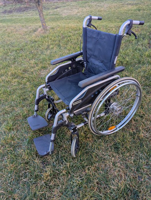 Carucior pliabil pentru persoane cu nevoi speciale ,  varstnici