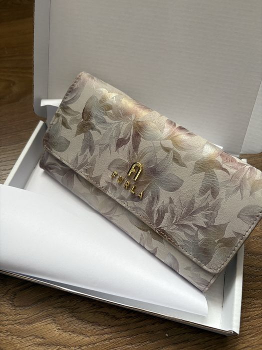 Портфейли FURLA
