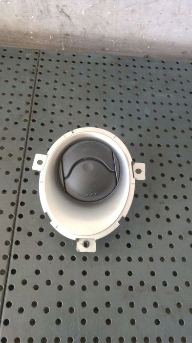 Grila aer bord dreapta nissan juke f15 687601kk0a 687p400a14