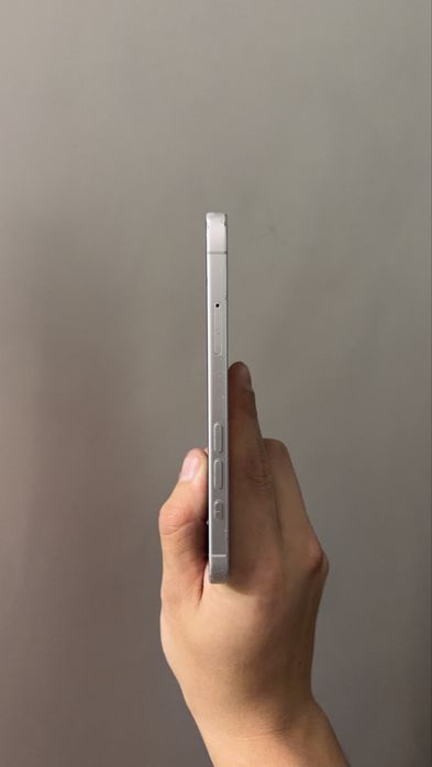 iPhone 16 White / 128GB
