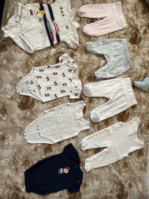Seturi de hainute bebelusi 0-3 luni