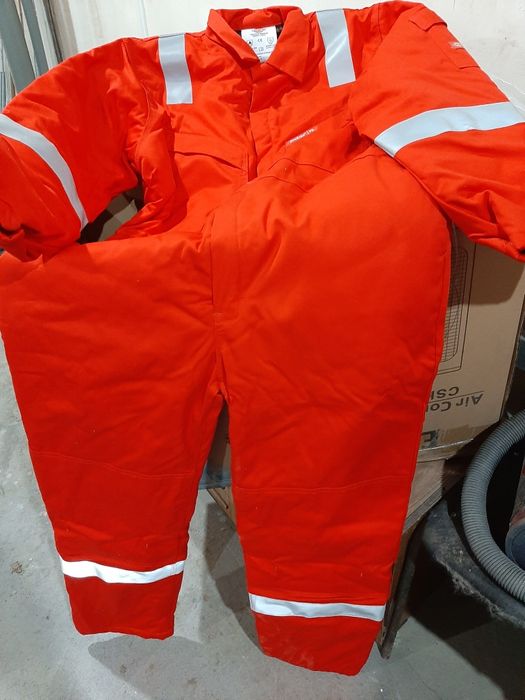 Продам зимние комбинезоны