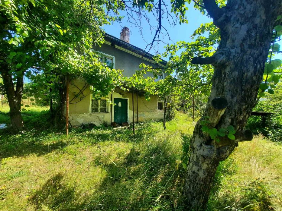 Продавам къща с имот