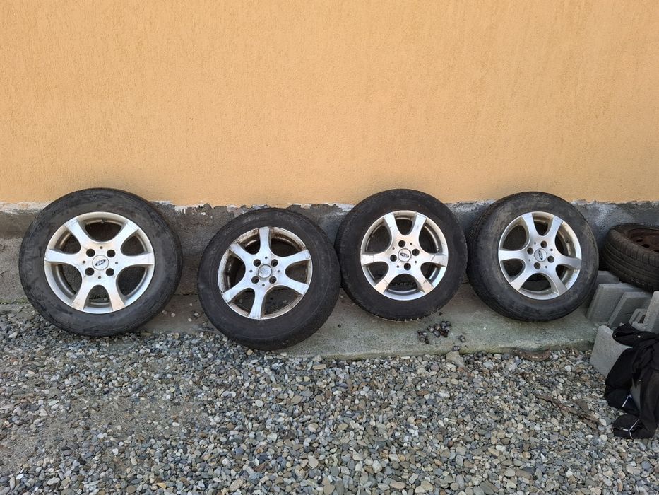 Vând Anvelope cu tot cu jante 195/65 R15