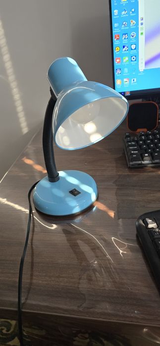Лампа настольная, светильник