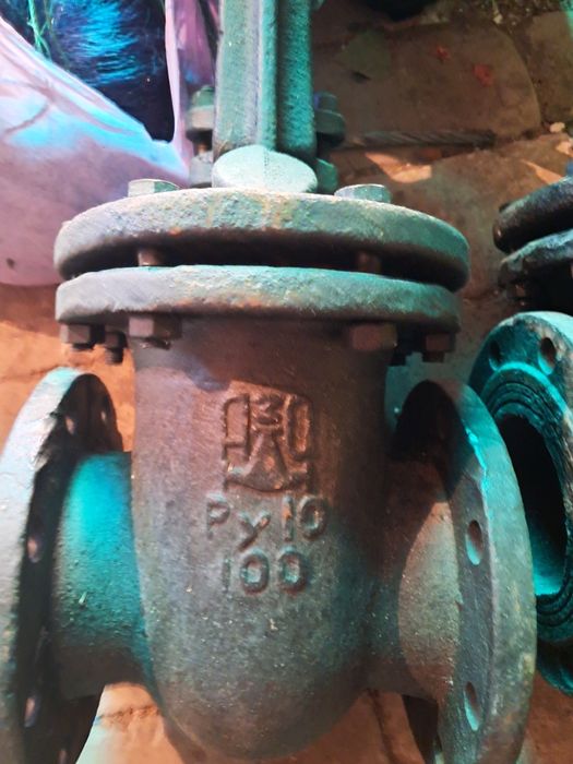 Задвижка чугунная