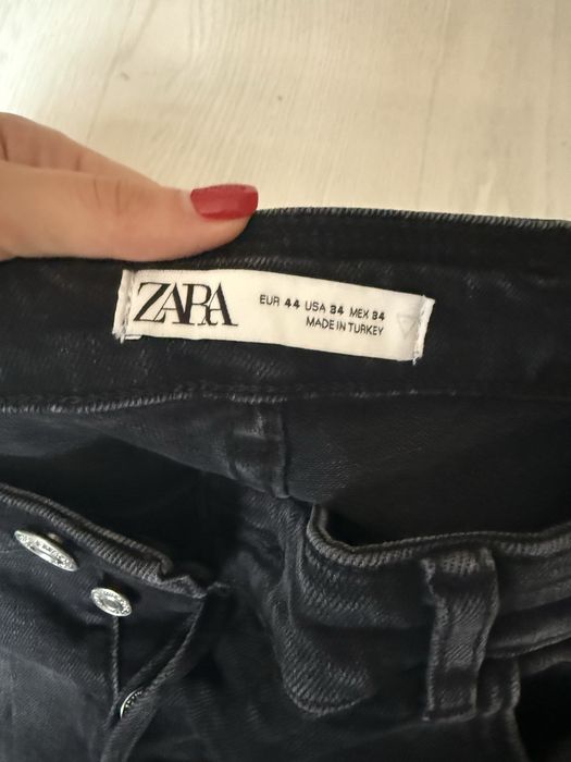 Черни мъжки дънки от Зара. Размер 34.