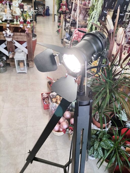 Стояща лампа тринога