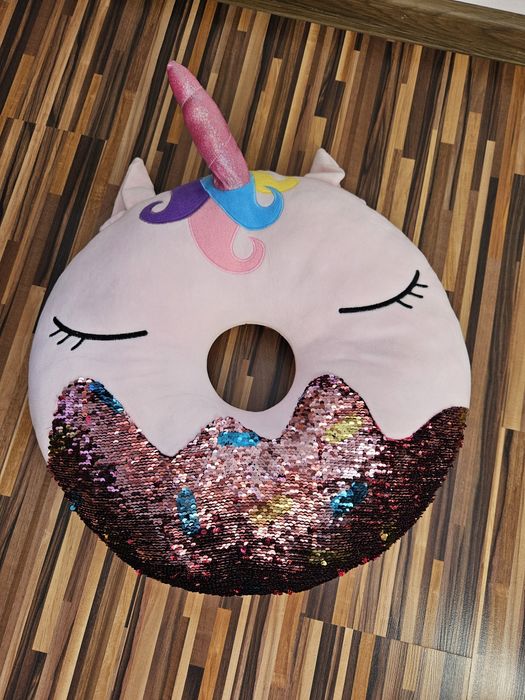 Детска възглавница във формата на поничка с паети