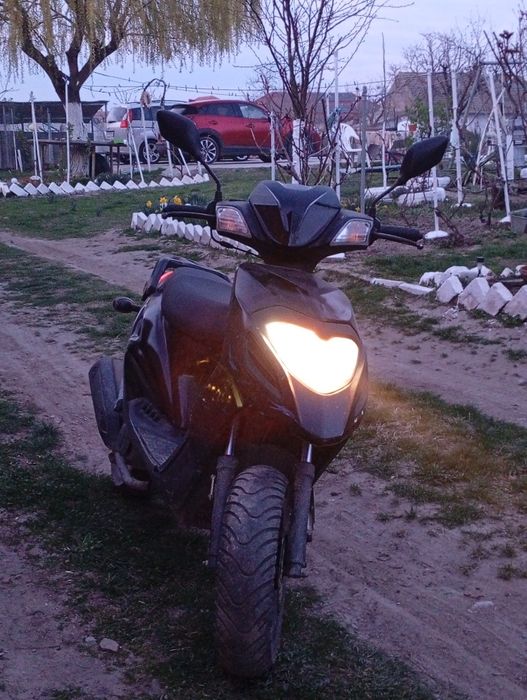 Vând sau schimb scuter