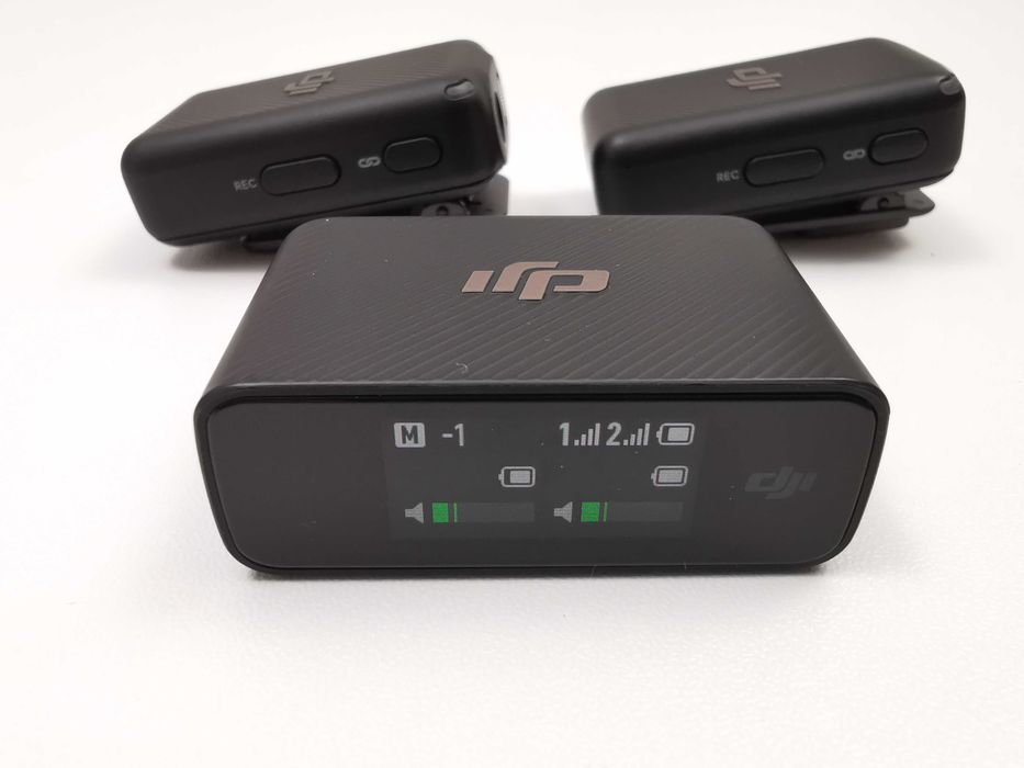 DJI Mic (2 TX + 1 RX + Charging Case) система от микрофони и подарък калъф за съхранение и транспортиране