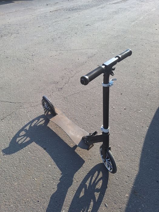 Продам самокат 2800