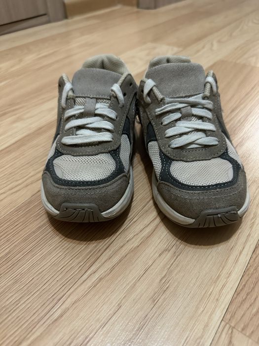 Продам детские кроссовки