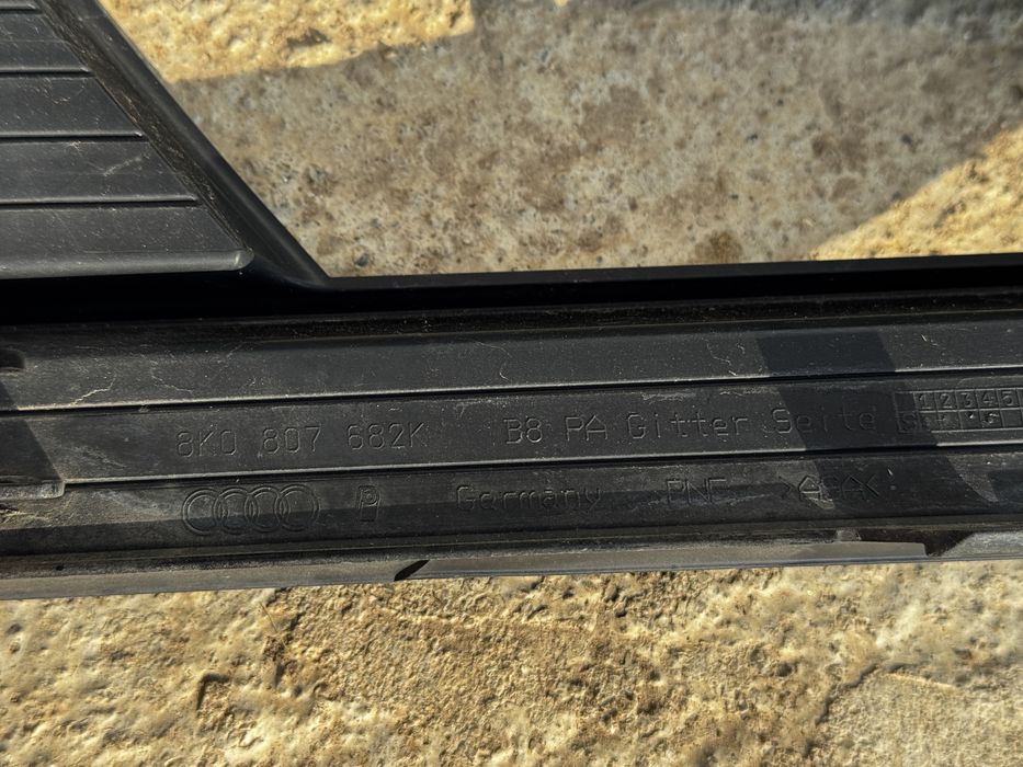 Grila proiector dreapta Audi a4 b8.5