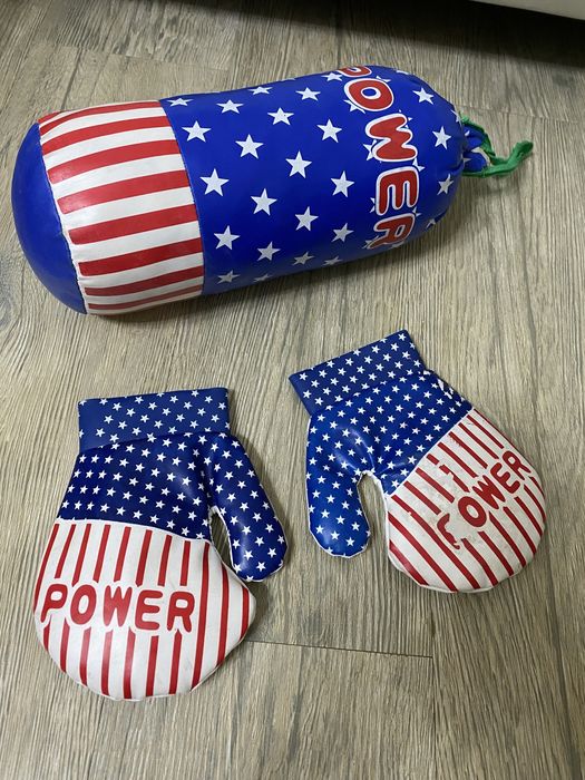 Машинки, детская груша и маска