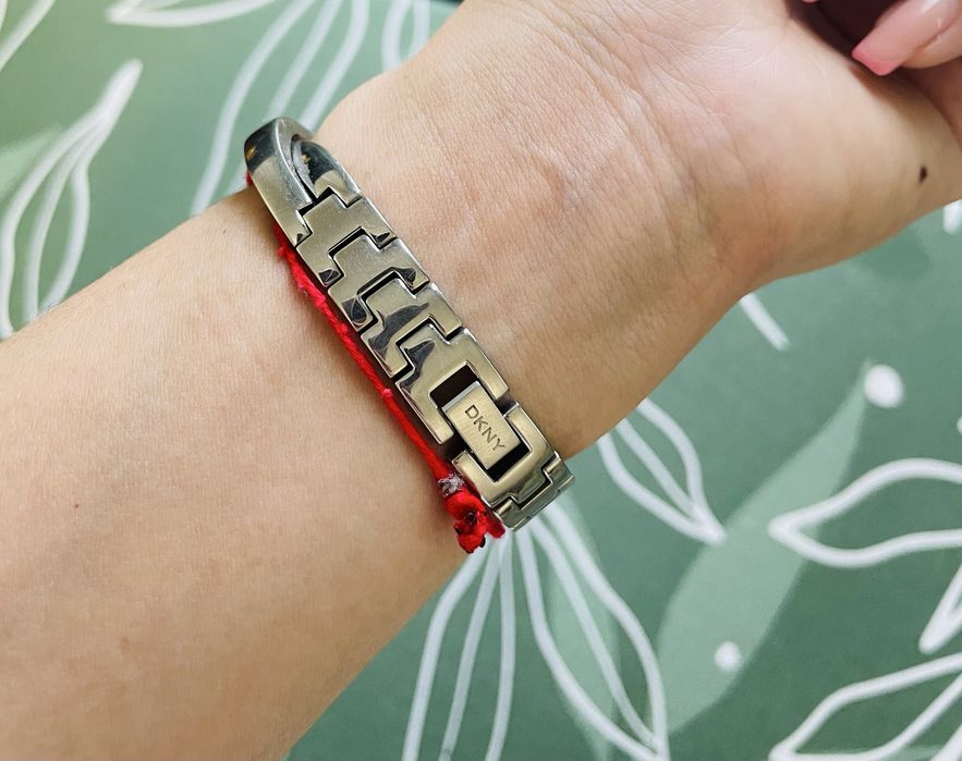 Продам часы DKNY