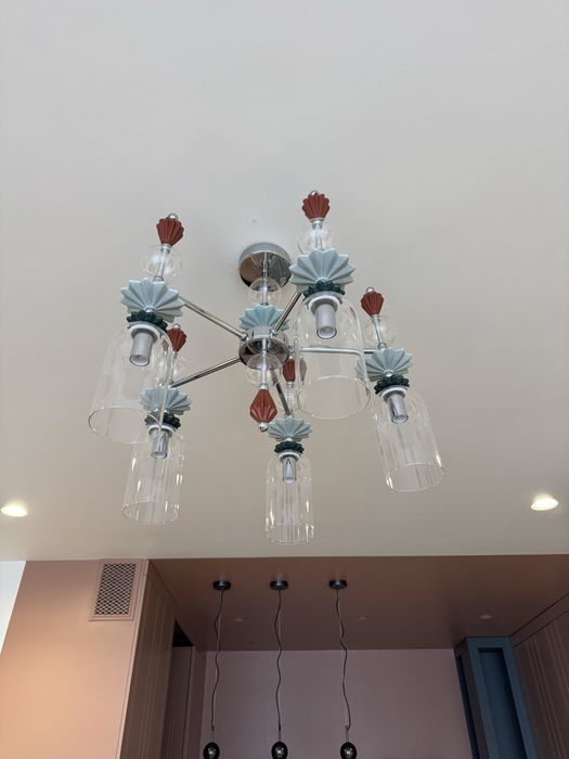 Люстра. Диаметр 60см.