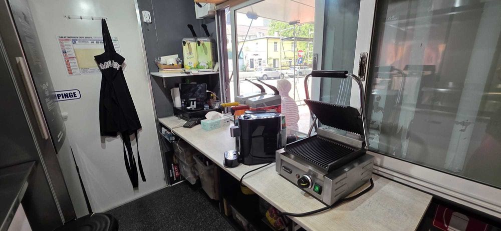 AFACERE LA CHEIE Food truck complet echipat in Cluj-Napoca + masina inghetata ( model TS3000T)