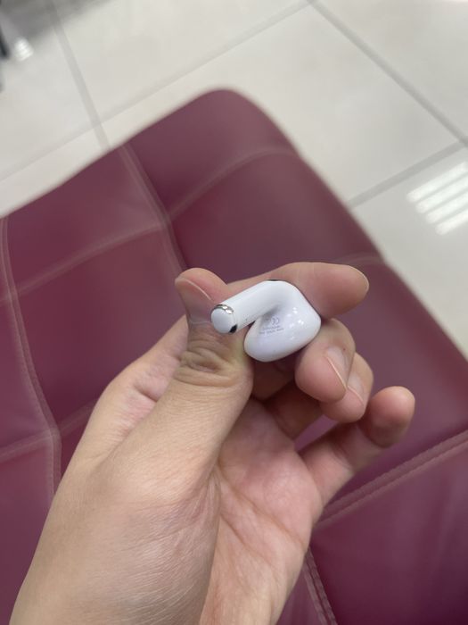 Продам левое ухо эйрподса