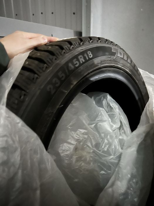 Продам б/у шины 235/45/18