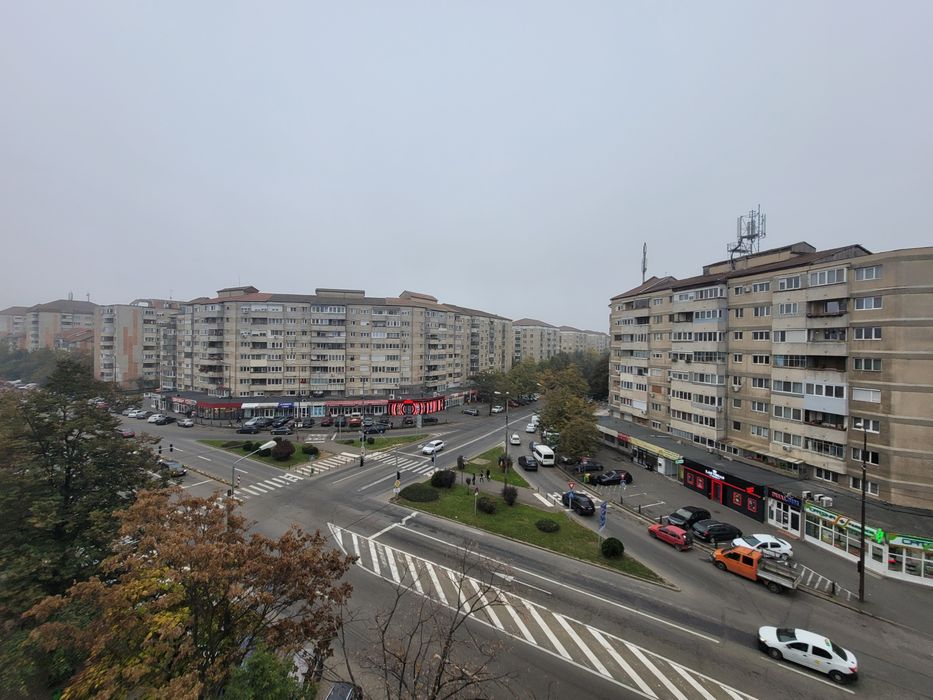 Proprietar - vand apartament 4 camere in Rogerius