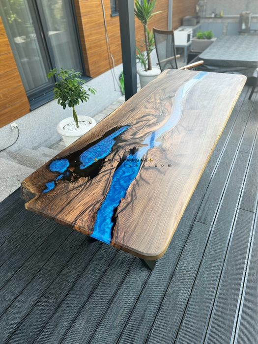 Трапезна маса от естествено дърво
