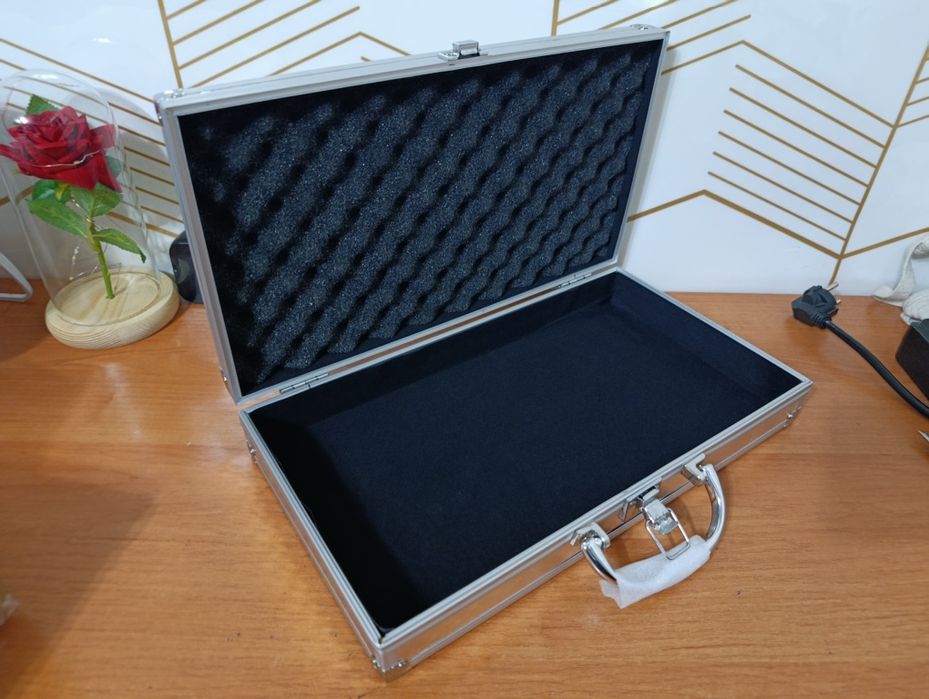 Алюминиевый кейс чемодан дипломат