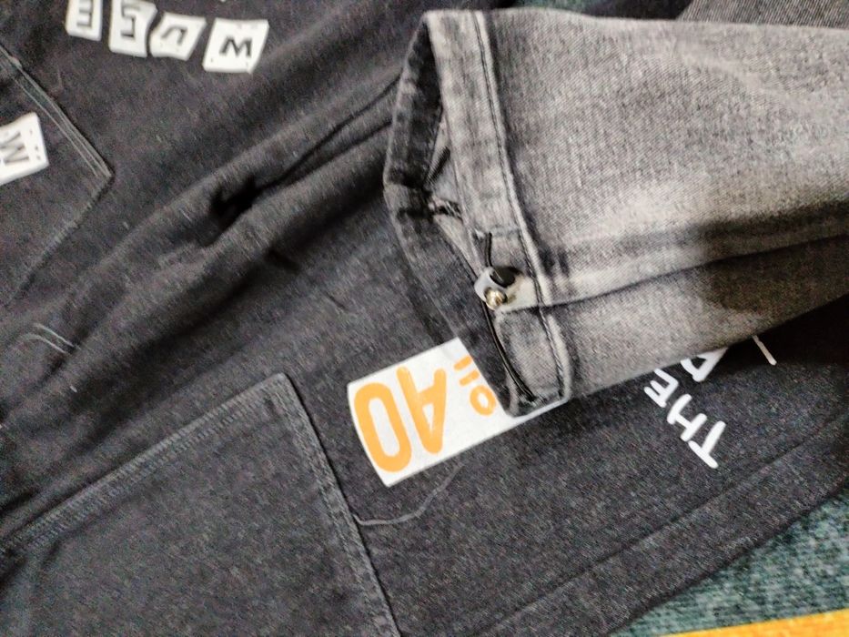 Новые классные, современные джинсы .