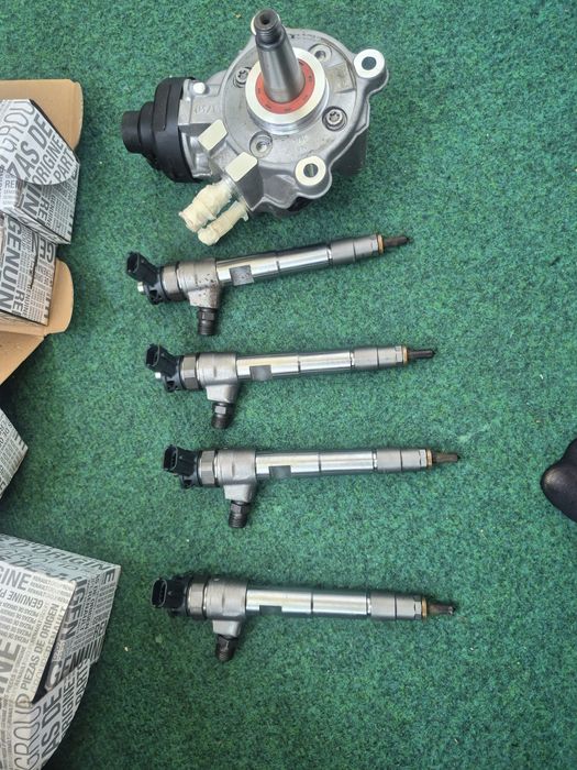 Vand injectoare  si pompa injectie dacia renault1.5dci