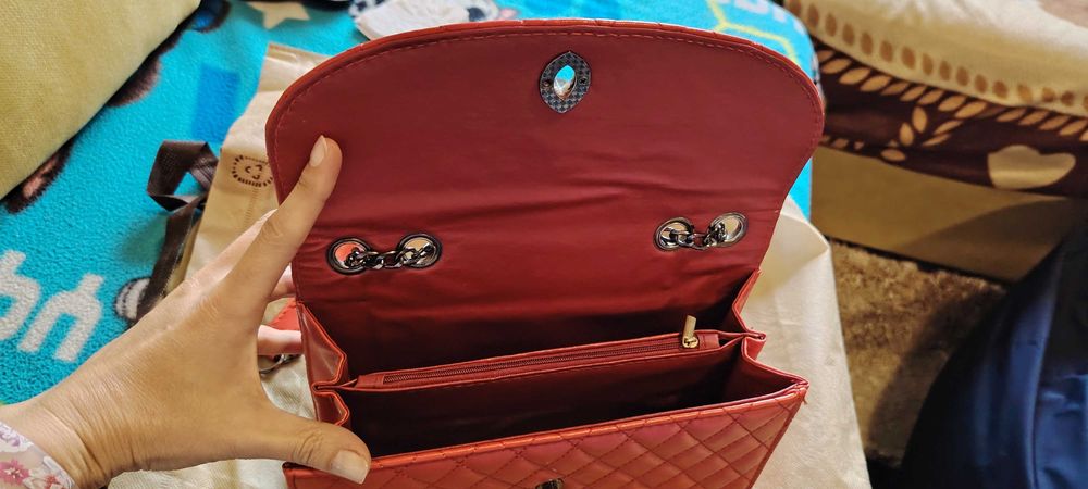 Дамска Чанта Guess и други чанти