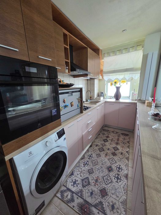 Inchiriez garsonieră modernă Str. Năsăud 6 | Etaj 2 | Renovată recent | Loc Parcare | 430 €