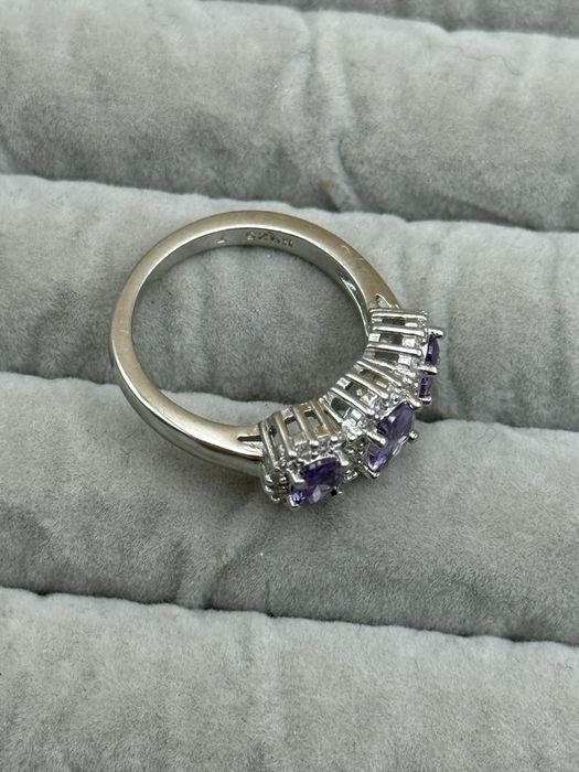 Inel din argint si pietre