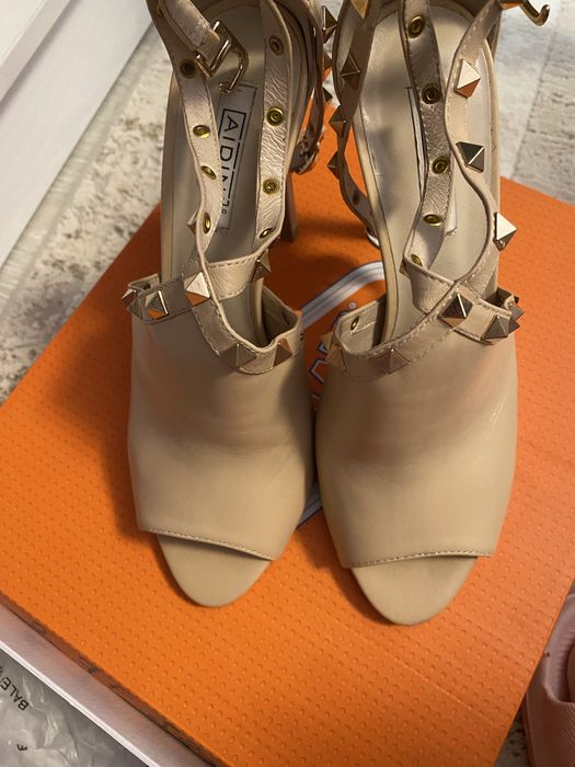 Продам босоножки