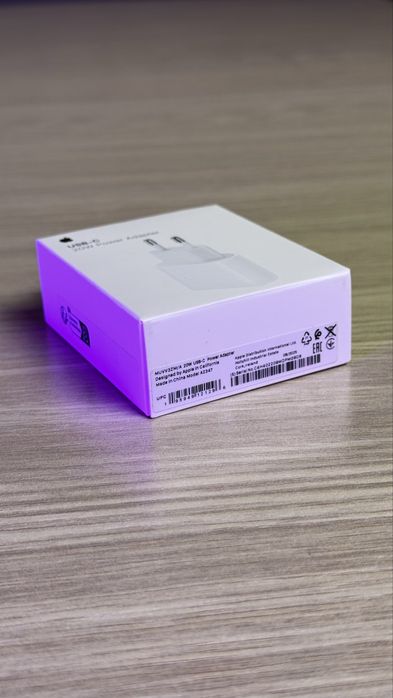 Apple 20W USB-C Power adapter Адаптер для Apple USB-C мощностью 20 Вт