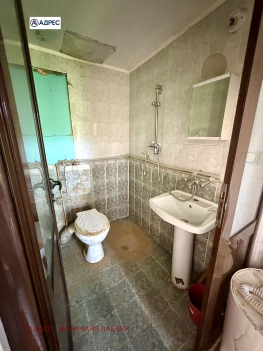 Къща в Ловеч, област-гр.Априлци площ 108 цена 85000