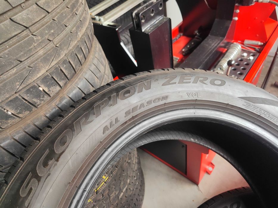 2бр. всесезонни гуми 235/55/19 Pirelli