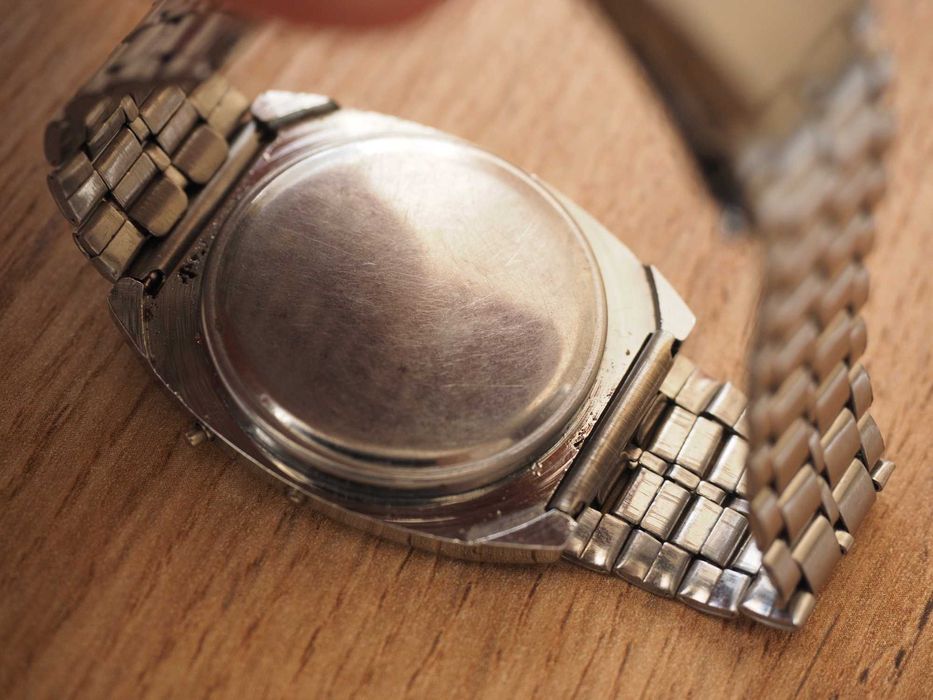 Ceas electronic retro Sharp, stil Casio / Montana