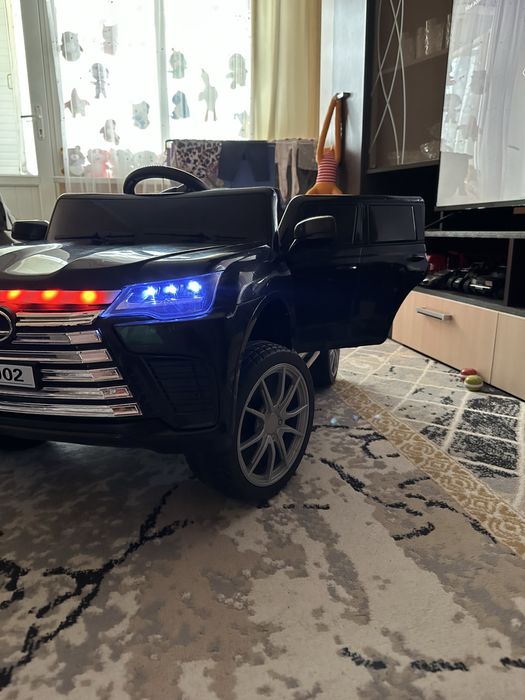 Продам машинку на пульту управление